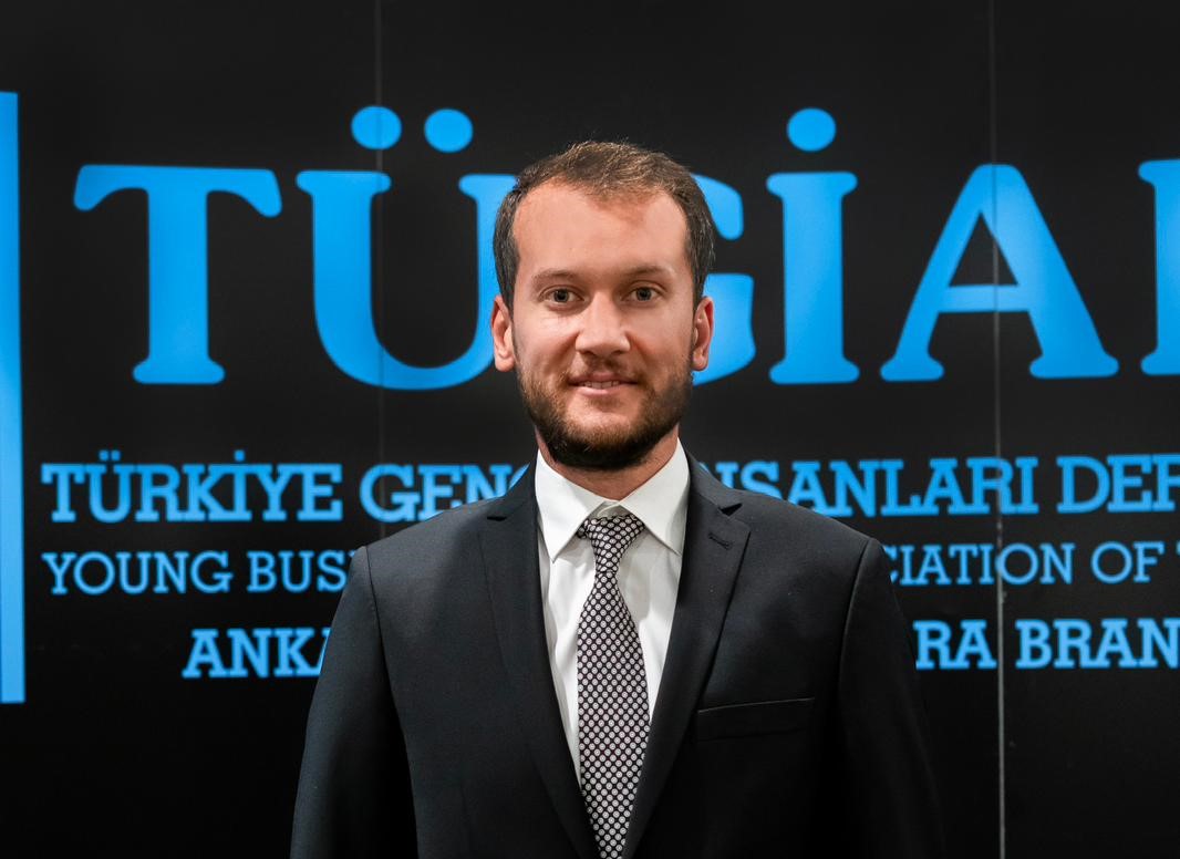 Aykut ÇAKMAKLI; Türkiye Genç İş İnsanları Derneği'nin (TÜGİAD) Ankara  Başkanı